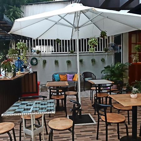 Lalune Hotel Phnom Penh Exterior photo