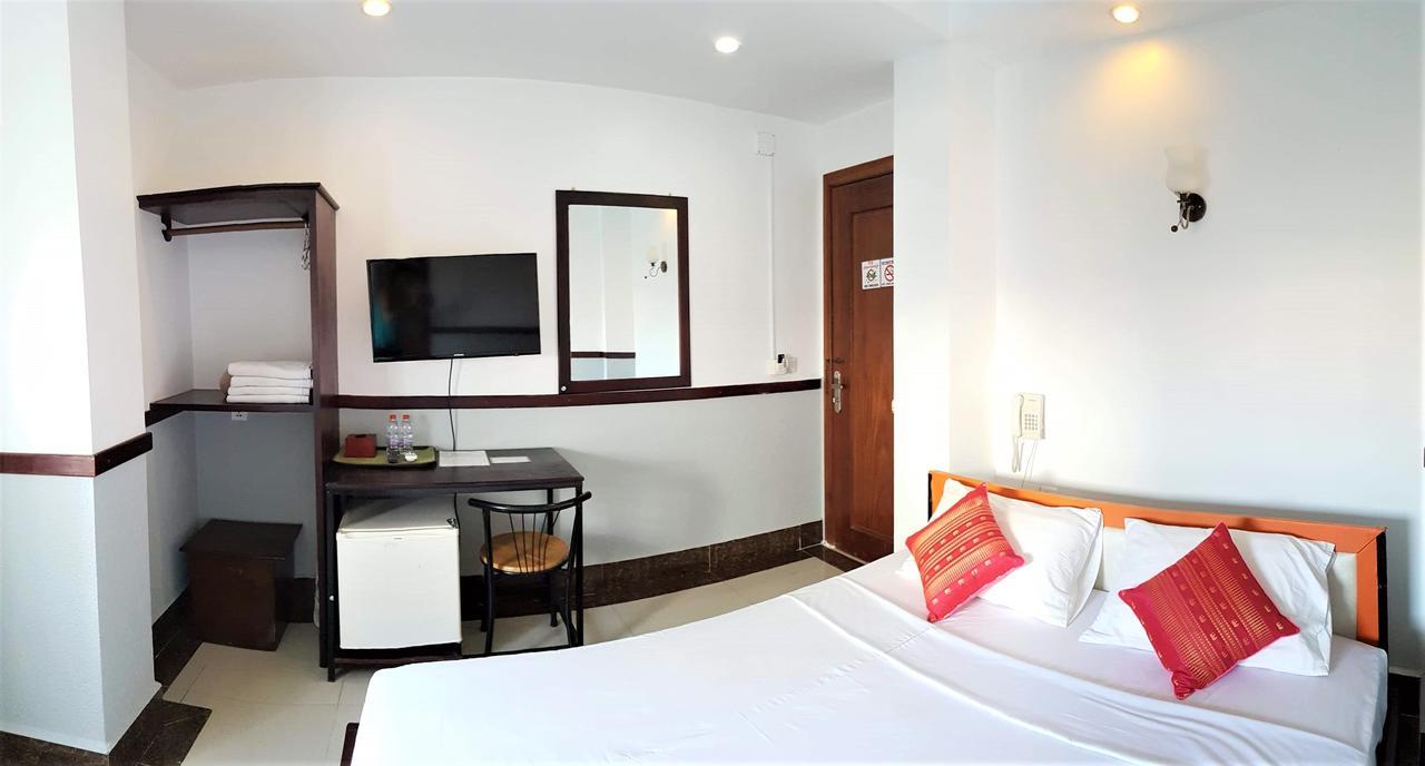 Lalune Hotel Phnom Penh Exterior photo