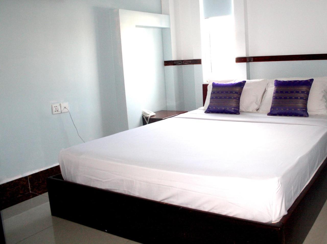 Lalune Hotel Phnom Penh Exterior photo